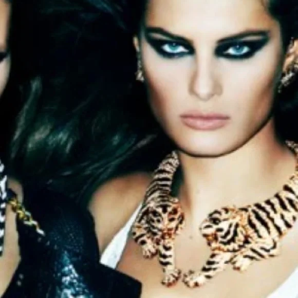 NWT ⚜️🖤⚜️ NATASHA GREEN EYED TIGERS STATEMENT NECKLACE - Picture 9 of 14